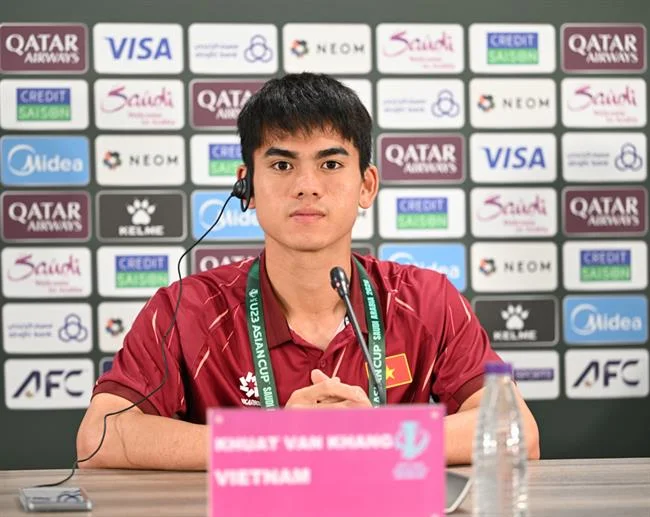 Đội ngũ 77 ball thể thao đang làm việc trong môi trường chuyên nghiệp