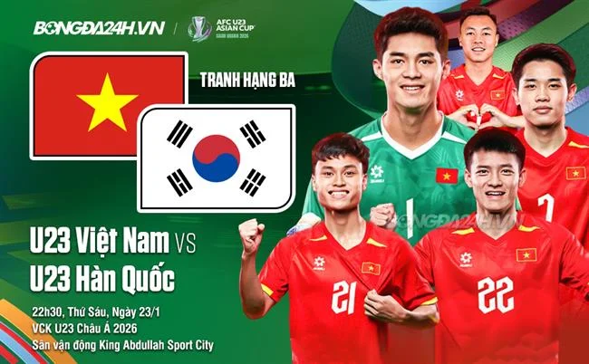 Trận đấu bóng chuyền bãi biển với lưới và bóng